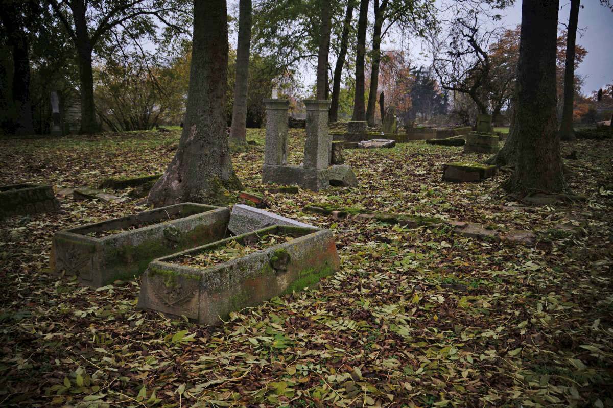 Cmentarz pomennonicki w Bratwinie