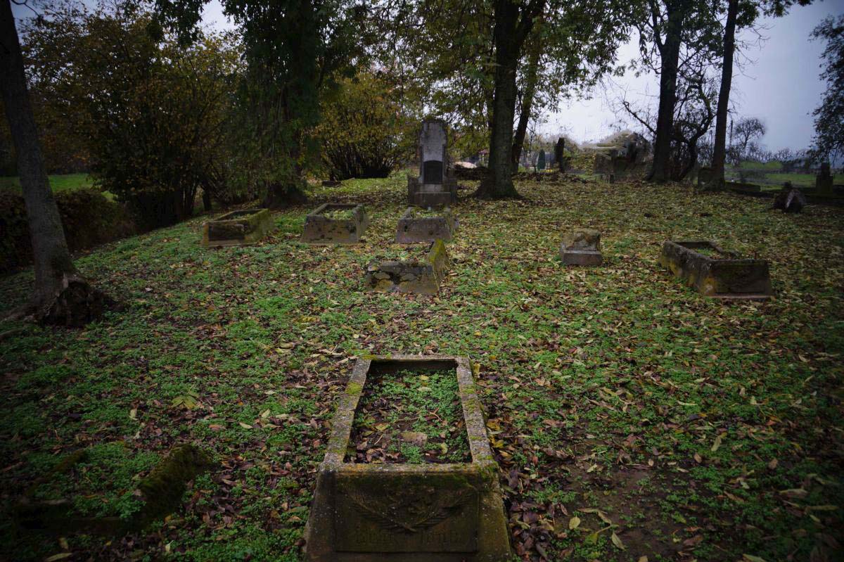 Cmentarz pomennonicki w Bratwinie